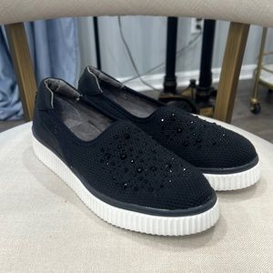 Adrienne Vittadini Nance Black Sneakers Size 8